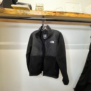 The North Face Black Women’s Hybrid Fleece Jacket no sign of wear
